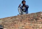 प्यार में पड़ा, तमंचा लेकर छत पर चढ़ा, फिर जेल गया....