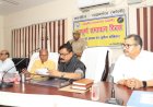 समाधान दिवस में डीएम ने सुनी लोगों की फरियाद, अफसरों को दी फटकार....