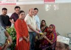 बरेली: प्रधानमंत्री सुरक्षित मातृत्व अभियान के 10 साल पूरे, जिला महिला अस्पताल में गर्भवती महिलाओं को बांटे फल और दवाइयां