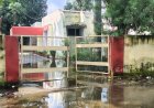 एक माह से जलभराव में डूबा बहेड़ी का पीडब्ल्यूडी गेस्ट हाउस, जिम्मेदार बेखबर