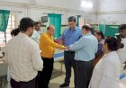 जिला अस्पताल में अचानक पहुंचे कमिश्नर, मरीजों से लिया फीडबैक