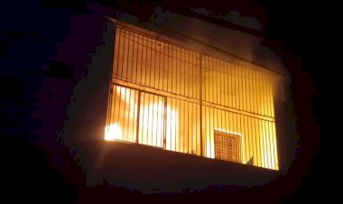 शॉर्ट सर्किट से बुक डिपो के गोदाम में आग, लाखों का नुकसान