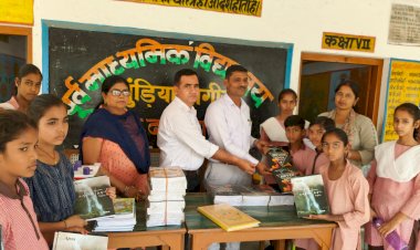 नामांकन वृद्धि के लिए प्रयास: बच्चों को बांटी निशुल्क स्टेशनरी, सम्मान पाकर खिल उठे नौनिहालों के चेहरे