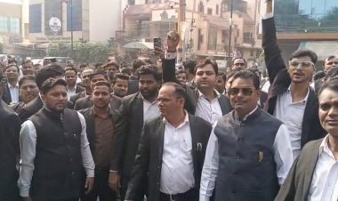 वकीलों पर हमला न्याय की चौखट पर सवाल