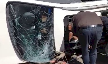 कार पलटी ,महिला की मौत