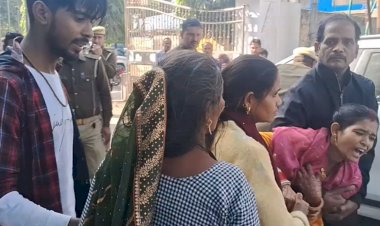 बरेली कलेक्ट्रेट गेट पर हाईवोल्टेज ड्रामा