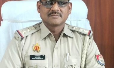 वर्दी पर लगा रिश्वत का दाग