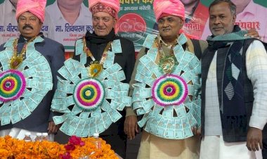 पगड़ी और माला से जुड़ा सम्मान