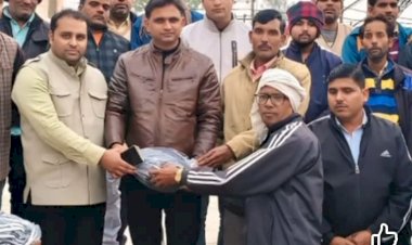 कंबर एजाज़ ने कर्मचारियों को बांटे गर्म ट्रैक सूट