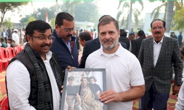 राहुल गांधी से मिले कांग्रेस जिलाध्यक्ष जियाउर्रहमान, पोट्रेट किया भेंट