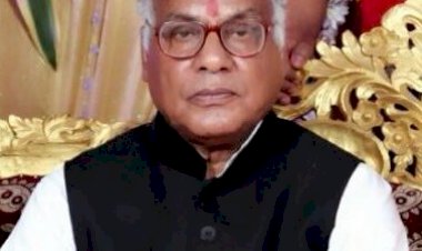 डीएम के पिता का निधन