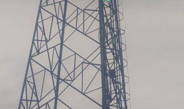 प्रेम की जिद में टावर पर चढ़ा युवक