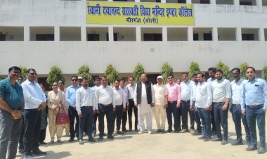 मीरगंज में पूर्व शिक्षक संघ अध्यक्ष डॉ. राजेन्द्र गंगवार का दौरा, शिक्षकों से किया संवाद