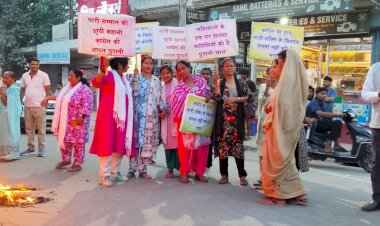 बरेली: भाजपा कार्यालय पर 'नारी शक्ति रैली'; महिलाओं ने PDA का पुतला फूँककर जताया विरोध