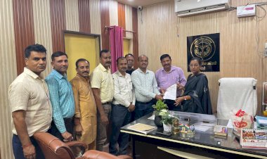 बरेली: जनगणना ड्यूटी से हेड इंचार्ज और अस्वस्थ शिक्षकों को मुक्त करने की मांग, शिक्षक संघ ने सौंपा ज्ञापन