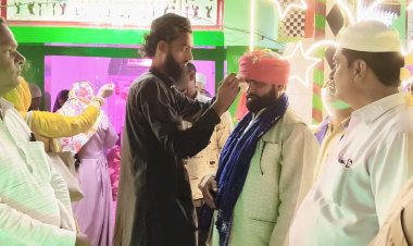 उर्स में जिला पंचायत सदस्य मुन्ने अंसारी का सम्मान, सज्जादा नशीन ने बांधी पगड़ी