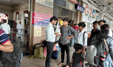 आगरा रेल मंडल में महा-चेकिंग अभियान: एक दिन में पकड़े गए 2699 बेटिकट यात्री, 17.5 लाख रुपये वसूलकर बनाया नया रिकॉर्ड