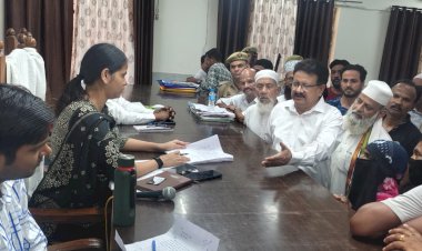 कर वृद्धि के विरोध में सड़कों पर उतरे लोग