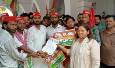 बिजली व्यवस्था और बढ़े लोड के विरोध में सपा यूथ ब्रिगेड का प्रदर्शन, राज्यपाल के नाम सौंपा ज्ञापन