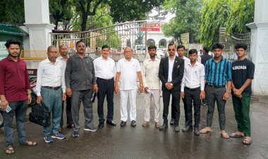 प्रेम शंकर दिवाकर पर कथित जानलेवा हमले के आरोपियों की गिरफ्तारी की मांग, कांग्रेस ने डीएम को सौंपा ज्ञापन