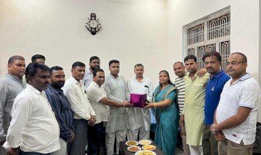 ब्लॉक प्रमुख प्रतिनिधि डॉ. आशुतोष गंगवार ने सेंथल के नीट सफल छात्रों का किया सम्मान
