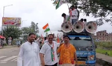 तिरंगा यात्रा में उमड़ा जनसैलाब, गूंजे देशभक्ति के नारे