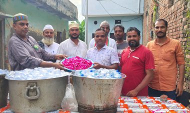 जुलूस-ए-मोहम्मदी पर फूलों की वर्षा