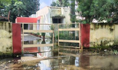 एक माह से जलभराव में डूबा बहेड़ी का पीडब्ल्यूडी गेस्ट हाउस, जिम्मेदार बेखबर
