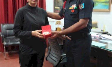 तिरंगे के सम्मान की पहल पर बरेली कॉलेज छात्रा सम्मानित