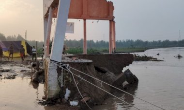 रामगंगा के कटान में देर रात मंदिर समाया, बचाने के प्रयास बेनतीजा