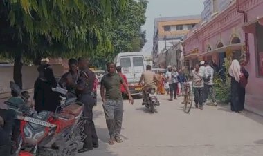 जिला अस्पताल में पार्किंग का खेल, मरीजों की राह में निजी वाहनों का कब्जा