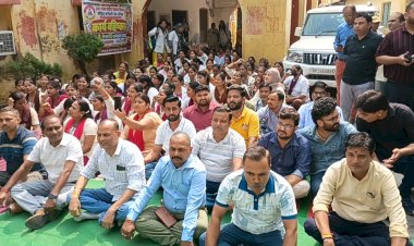 NHM संविदा कर्मियों ने नियमितीकरण और समान वेतन की मांग उठाई