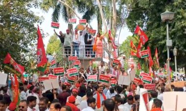 बरेली में सपा का पैदल मार्च, मुख्य चुनाव आयुक्त को हटाने की मांग