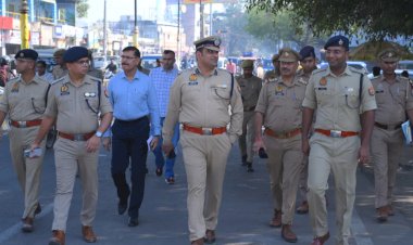 लोकतंत्र की हिफाजत में सड़क पर उतरे एसएसपी