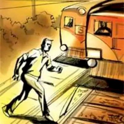 लापरवाही या मौत का निमंत्रण?, हेडफोन की लत ने ली चार बच्चों के पिता की जान, जाने मामला