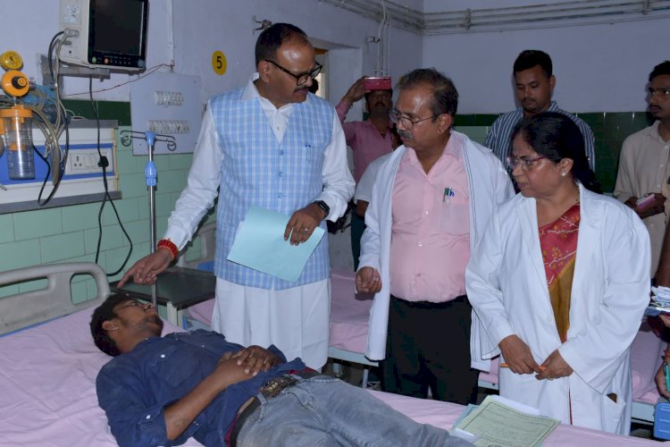 Bareilly: मरीजों की सुविधा देख नाराज़ हुए डिप्टी सीएम, जिला अस्पताल के दौरे पर पहुंचे बृजेश पाठक