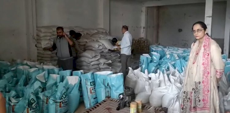 नकली खाद का भंडाफोड़ 450 कट्टे जब्त