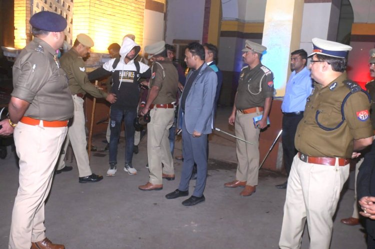 दिल्ली धमाके के बाद बरेली में अलर्ट, एडीजी रमित शर्मा और एसएसपी अनुराग आर्य ने निकाला फ्लैग मार्च