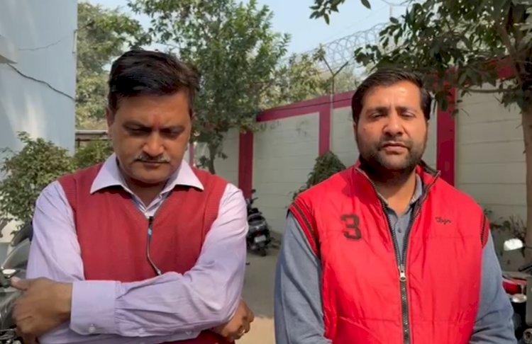 सार्वजनिक रास्ते पर दबंगों ने लगाया अवैध गेट, विरोध करने पर पीड़ित परिवार को दी जान से मारने की धमकी