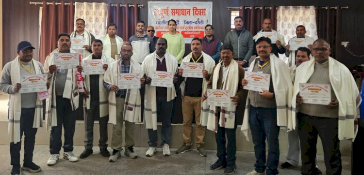 बहेड़ी में बीएलओ सम्मानित