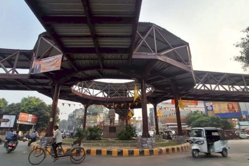 11 करोड़ हवा में, जनता पैदल ज़मीन पर