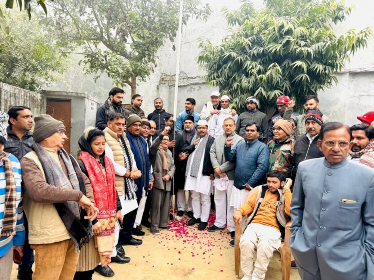 कांग्रेस के स्थापना दिवस पर ध्वजारोहण, सांप्रदायिक ताकतों से लड़ने का लिया संकल्प