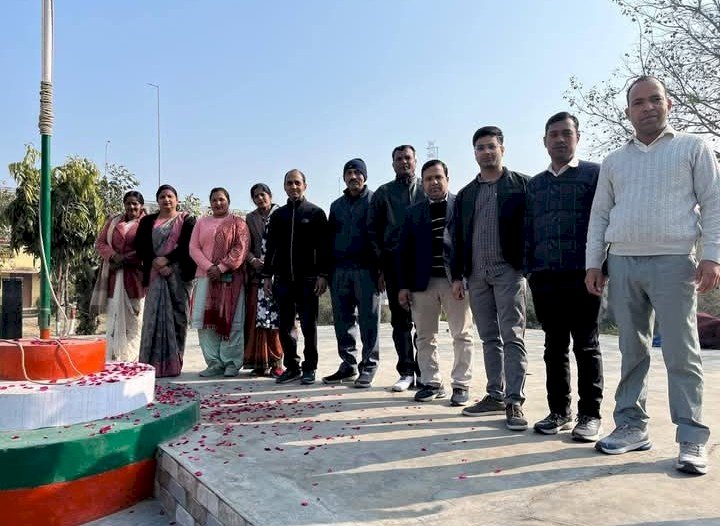 मीरगंज में सभी संस्थाओं में धूमधाम से मना 77वां गणतंत्र दिवस