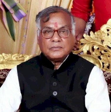 डीएम के पिता का निधन