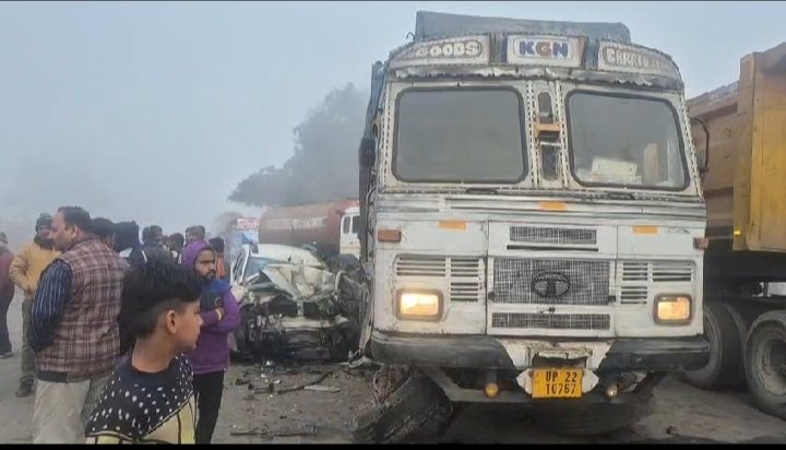 मीरगंज में ट्रक-कार भिड़ंत, एक गंभीर