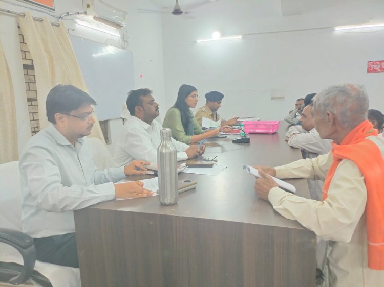 मीरगंज समाधान दिवस में शिकायतों की भरमार, अफसर सख्त