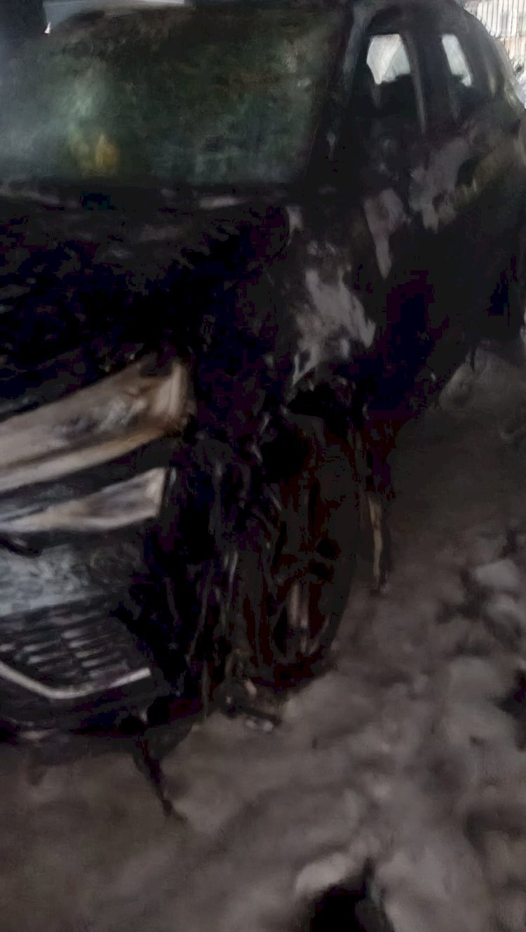 सुबह की खामोशी को निगल गई आग