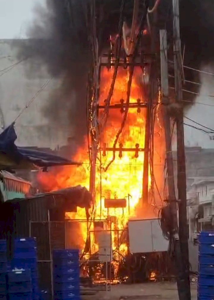 बहेड़ी: कूड़े के ढेर से ट्रांसफार्मरों में लगी भीषण आग, 4 जलकर खाक