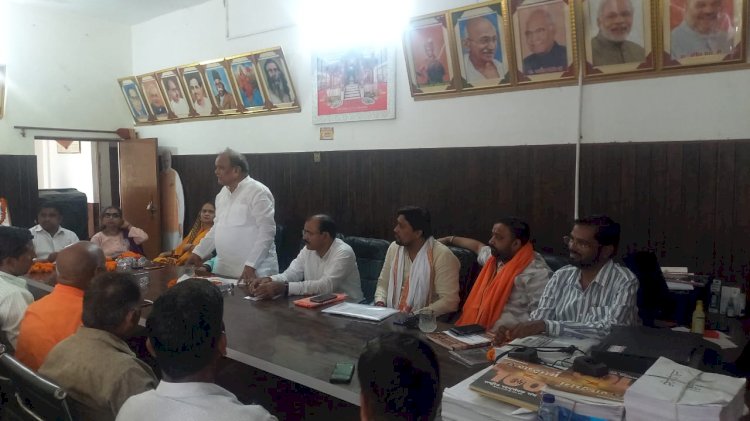 बरेली: भाजपा की मासिक बैठक में पहुंचे सांसद और विधायक