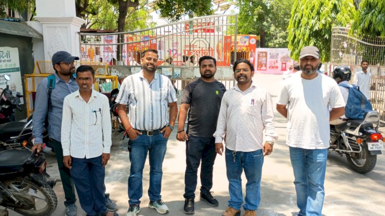 बरेली: पीएम सूर्य घर योजना में बैंकों की मनमानी के खिलाफ सोलर वेंडर संघ ने मुख्यमंत्री के नाम डीएम को सौंपा ज्ञापन